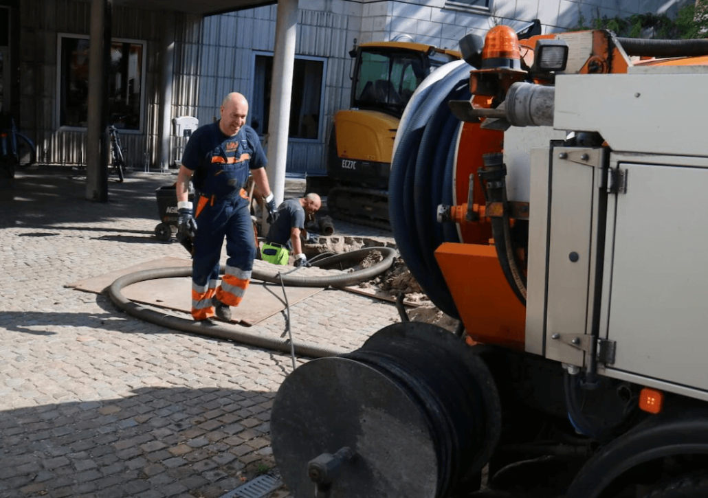 Rensning af afløb & faldstamme | Professionel hjælp alle dage!